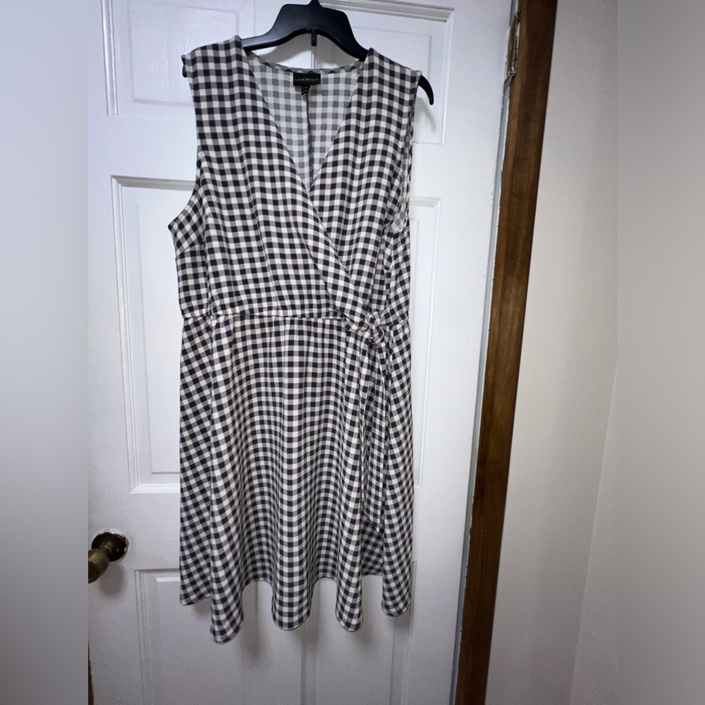 Lane Bryant dress 18/20 side tie. Excellent condition. Smoke/pet free home